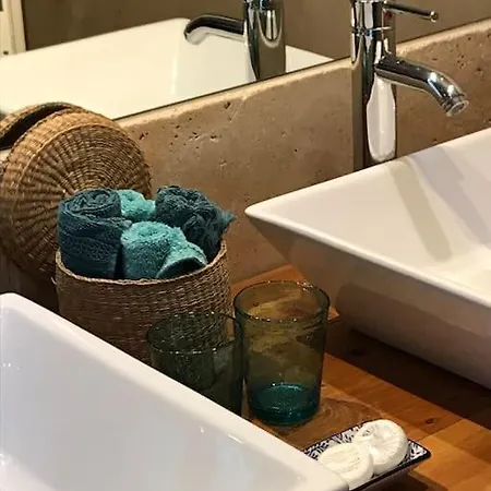 Les Trigones Du Causse - Maison Insolite Avec Acces Piscine Libre Independant * Saint-Martin-Labouval